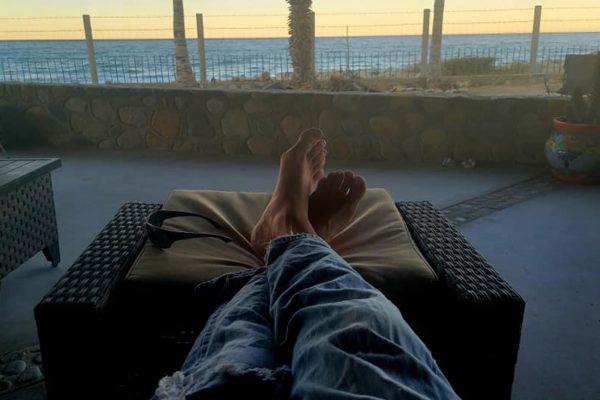 kicking-back-yeti-style